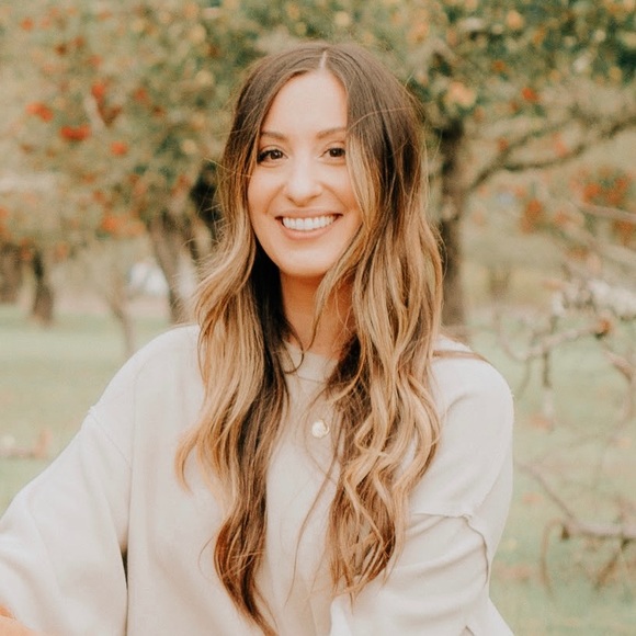 Meet your Posher, Stephanie - Picture 1 of 1